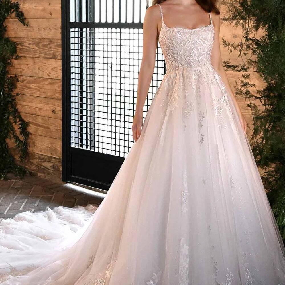 Essense of Australia Wedding Dress - US Size 2 - #D3386